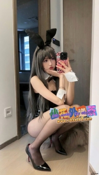 梓里 165.46kg.D奶.22歲 私房菜伴遊妹妹下海兼職 身材勻稱 皮膚白皙非常水嫩  水蛇腰
