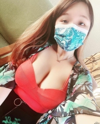 依依 160.E.29歲 中部 4000   敢玩敢秀小騷貨 性感大奶可奶泡 屁股也超級會搖 獨特深