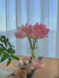 雖然生活的城牆重重壘起， 但也不要在忙碌中迷失自己， 無論何時何地，都要記得捕捉快