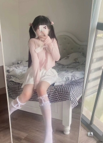 私房菜  佟欣 155cm B奶 18歲 幼齒蘿莉第一次下海 尋找有緣人 只接兩個下班 粉嫩小妹