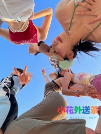 小玲是位火辣迷人的小姐妹 擁有令人垂涎的身材：162公分、47公斤 火辣身材讓人血脈噴