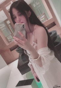 玲兒 162.C奶.23歲     五官精緻 皮膚白皙 魔鬼身材大正妹 很會調情淫叫很嫵媚 會摟著